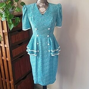 Adorable 80's vintage peplum dress w/leaf print 4P